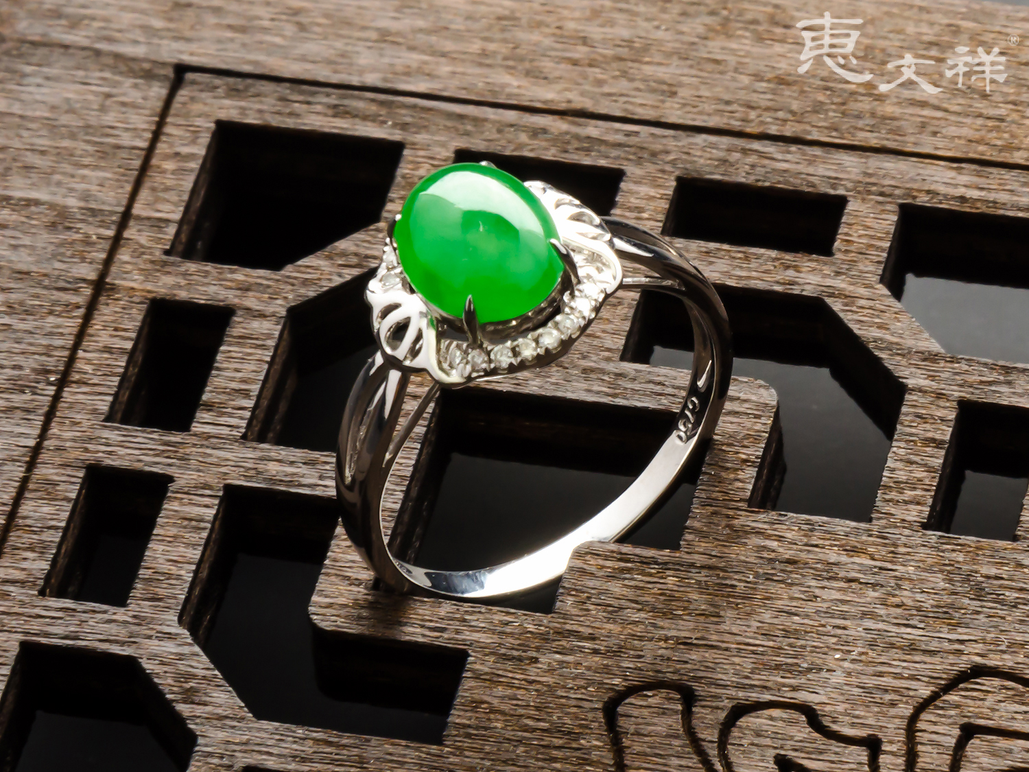 天然翡翠金镶钻满绿戒指